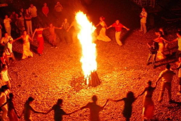 酉阳桃花源+龚滩古镇+乌江画廊+梦幻桃园演出+叠石花谷2日游(酉山酉水)