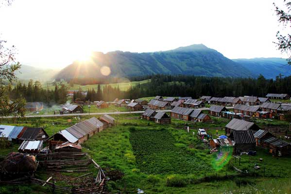 至尊喀纳斯/乌鲁木齐/天山天池/吐鲁番/可可托海/禾木/图瓦人探秘纯玩双飞8日/双卧10日游