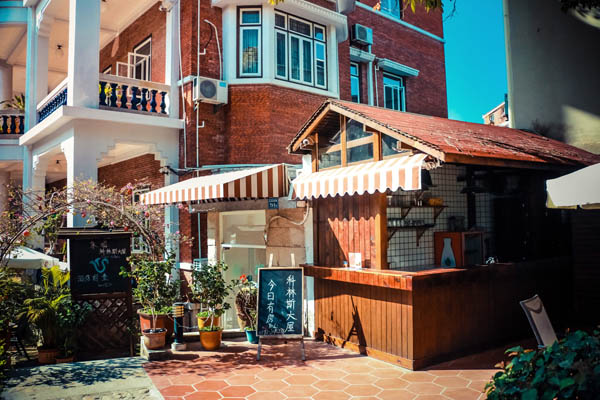 厦门鼓浪屿、环岛路、曾厝垵、集美学村、滩涂赶海 、高北土楼5日游(海之恋-鹭岛)