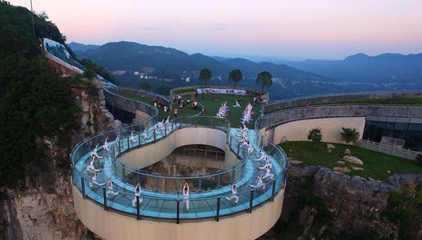 【云端漫步】云阳龙缸·云端廊桥、三峡梯城、文物园、万州大瀑布二日游