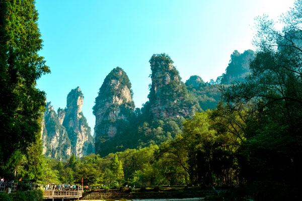 漫游张家界国家森林公园/天门山/芙蓉镇/十里画廊/袁家界火车6日游(25人左右精致团)
