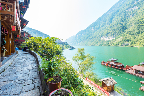 金秋特惠纯玩彭水阿依河(青龙洞、乌江画廊)/篝火晚会/龚滩古镇2日游费用