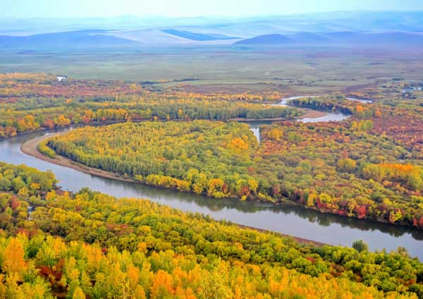 金秋呼伦贝尔+哈尔滨+九曲莫日格勒河+白桦林+满洲里国门双飞6日游