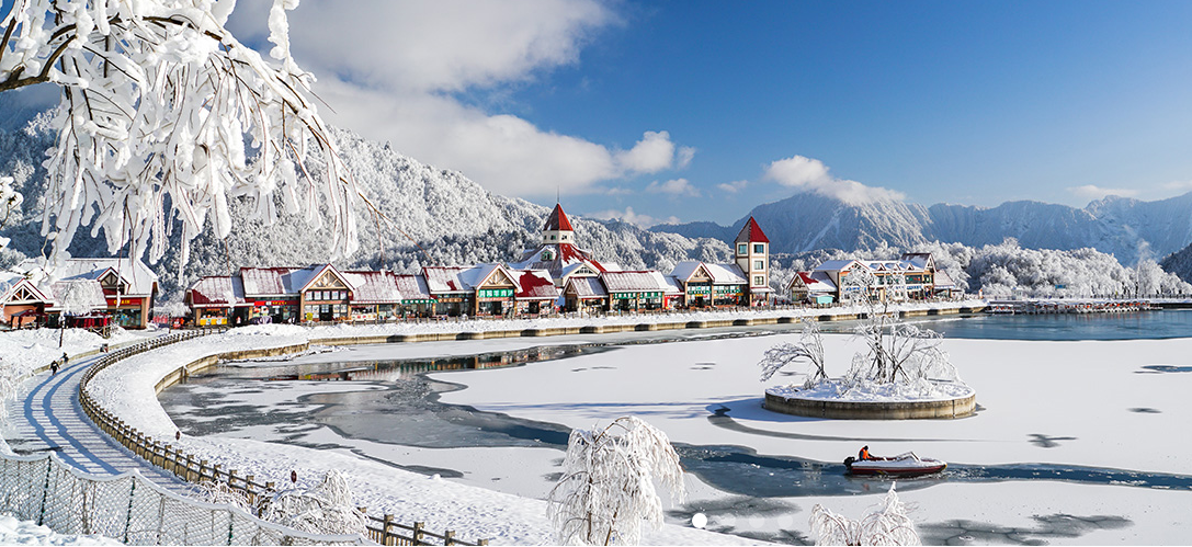 西岭雪山全景